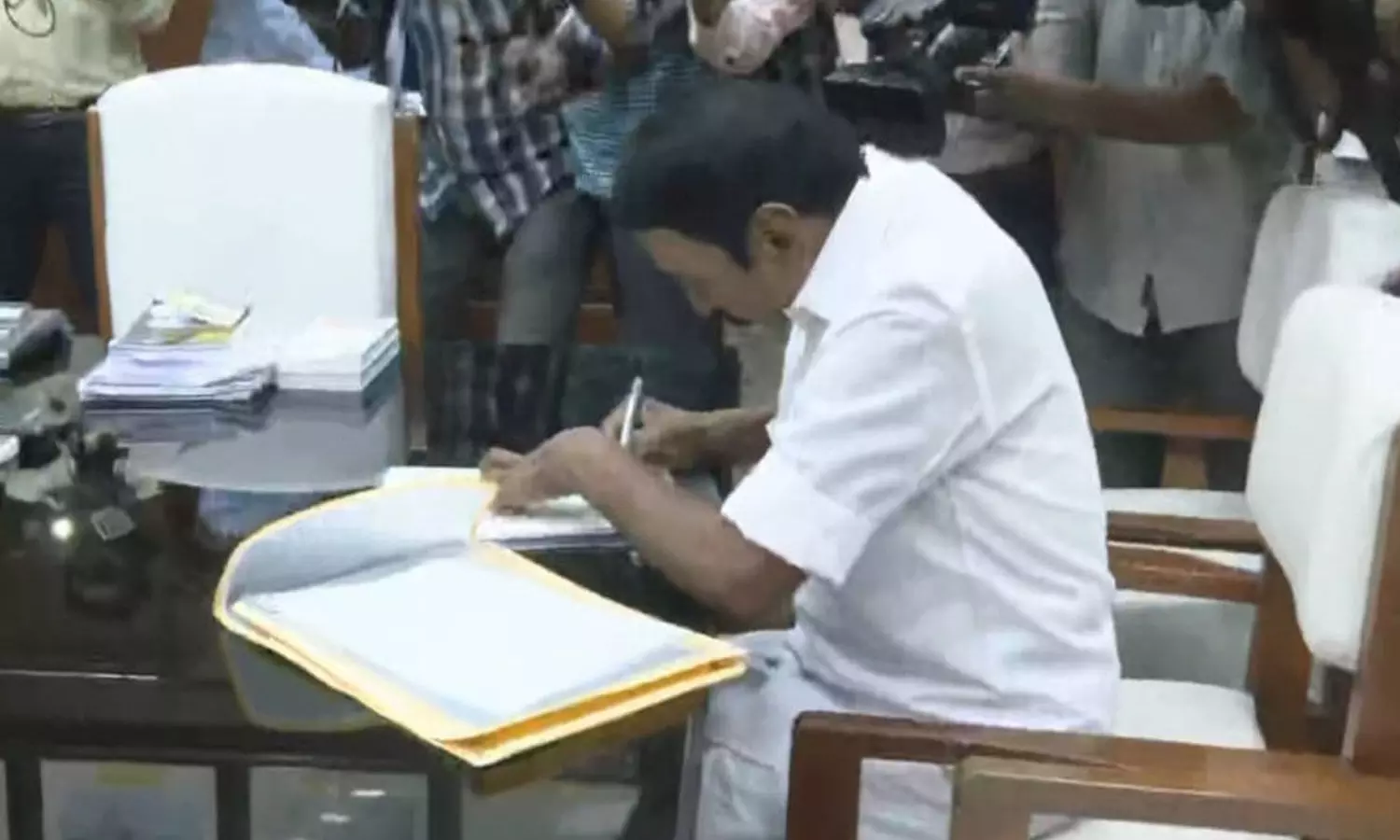 த.வெ.க.வில் முக்கிய பதவி- எம்.எல்.ஏ. பதவியை ராஜினாமா செய்தார் செங்கோட்டையன்