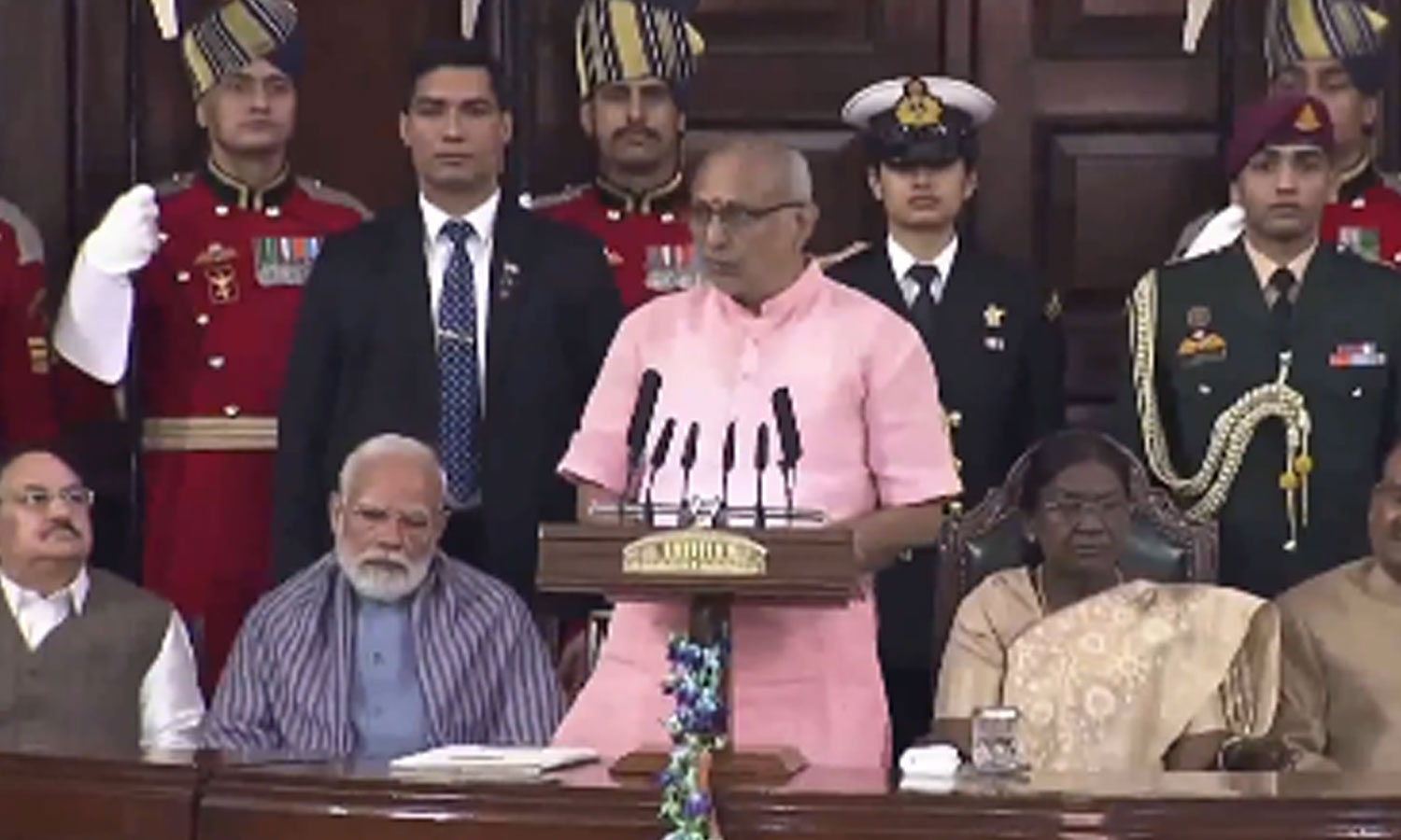 அரசியலமைப்பு அறிவு,  வாழ்ந்த அனுபவம், தியாகங்கள், நம்பிக்கைகள், அபிலாஷைகளிலிருந்து பிறந்தது - சி.பி.ராதாகிருஷ்ணன்