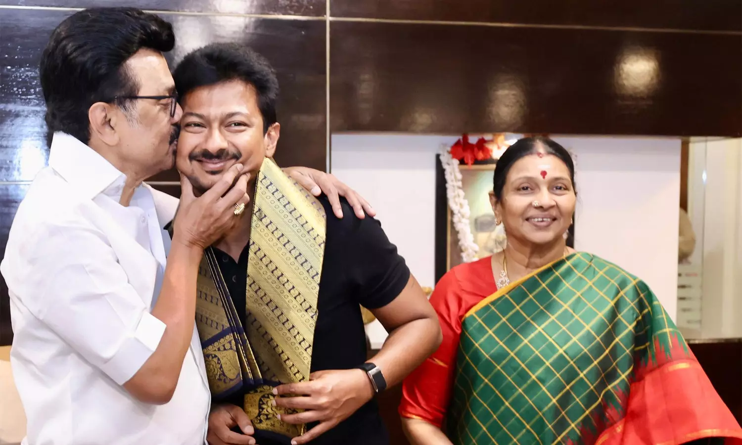 மக்களுக்காக களத்தில் நிற்பவனாக நீ திகழ வேண்டும் - உதயநிதிக்கு மு.க.ஸ்டாலின் வாழ்த்து மக்களுக்காக களத்தில் நிற்பவனாக நீ திகழ வேண்டும் - உதயநிதிக்கு மு.க.ஸ்டாலின் வாழ்த்து