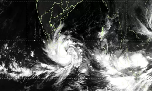 இலங்கை அருகே அடுத்த 12 மணி நேரத்தில் புயல் உருவாக வாய்ப்பு
