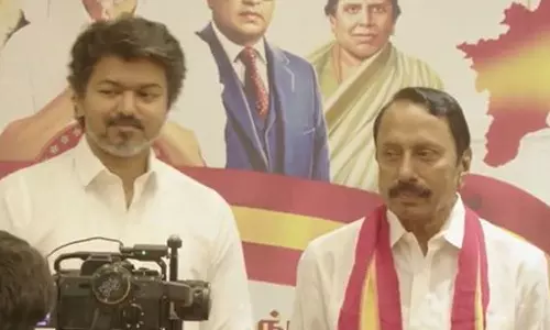 காஞ்சிபுரத்தை தொடர்ந்து ஈரோட்டில் மக்கள் சந்திப்பு கூட்டம்- செங்கோட்டையனின் யோசனையை ஏற்ற விஜய்