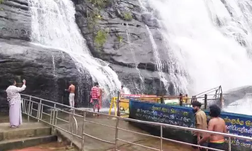 6 நாட்களுக்கு பின்பு குற்றாலம் மெயின் அருவியில் குளிக்க அனுமதி