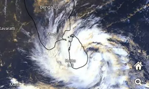 சென்னைக்கு 700 கி.மீ., தொலைவில் மையம் கொண்டுள்ள டிட்வா புயல்- 8 மாவட்டங்களுக்கு ரெட் அலர்ட்