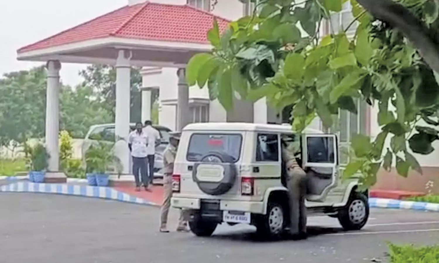 கரூர் கூட்ட நெரிசல் சம்பவம் - பாதுகாப்பு ஏற்பாடுகளை கவனித்த டி.எஸ்.பி.யிடம் சி.பி.ஐ. விசாரணை