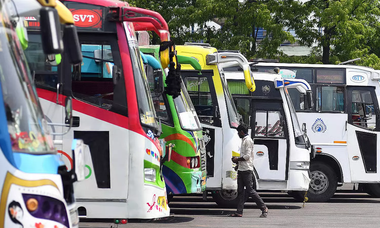 ஸ்டிரைக் வாபஸ்..! மீண்டும் தொடங்கியது ஆம்னி பேருந்து சேவை ஸ்டிரைக் வாபஸ்..! மீண்டும் தொடங்கியது ஆம்னி பேருந்து சேவை