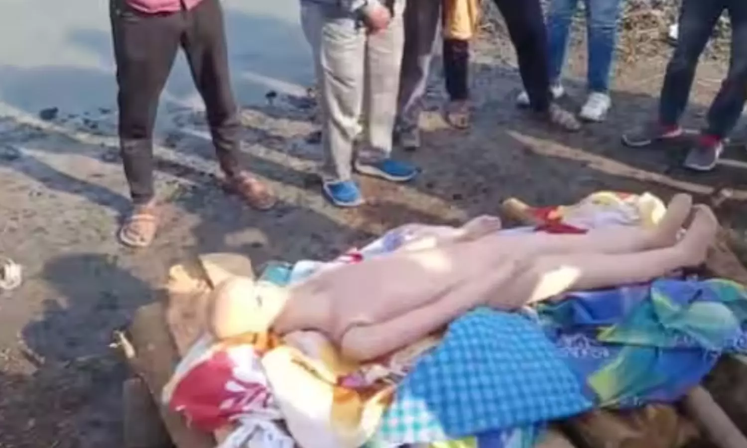 காப்பீட்டு பணத்துக்காக பித்தலாட்டம்.. பொம்மைக்கு இறுதிச் சடங்கு - உ.பி.யில் வெளிவந்த பலே மோசடி