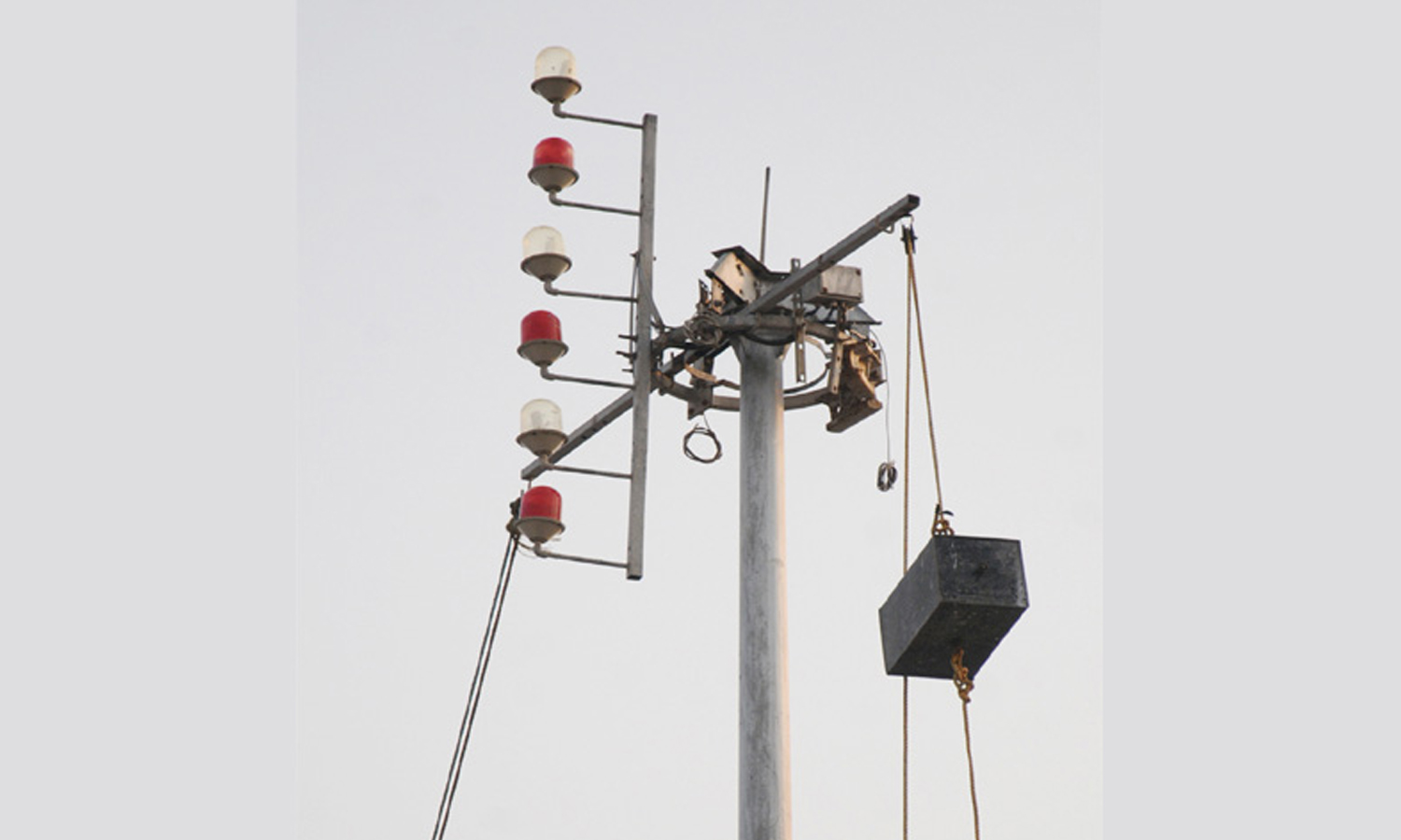 புதுச்சேரியில் 4-ம் எண் புயல் எச்சரிக்கை கூண்டு ஏற்றம்