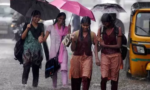 ரெட் அலர்ட்: 3 மாவட்டங்களில் நாளை பள்ளி, கல்லூரிகளுக்கு விடுமுறை