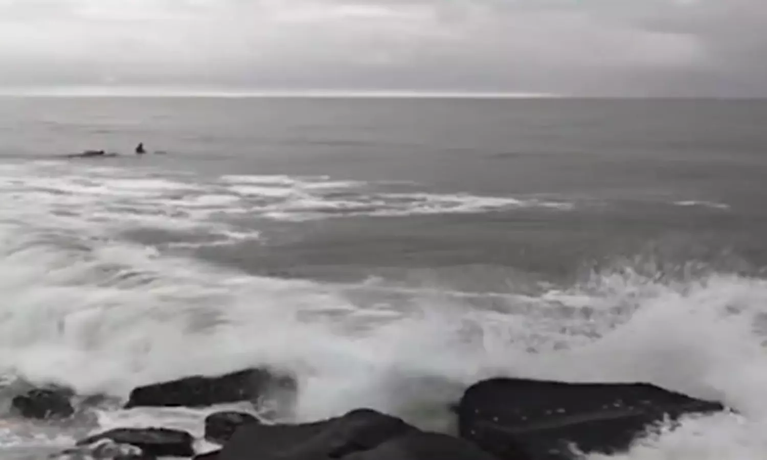 வேதாரண்யத்தை நெருங்கியது டிட்வா புயல்