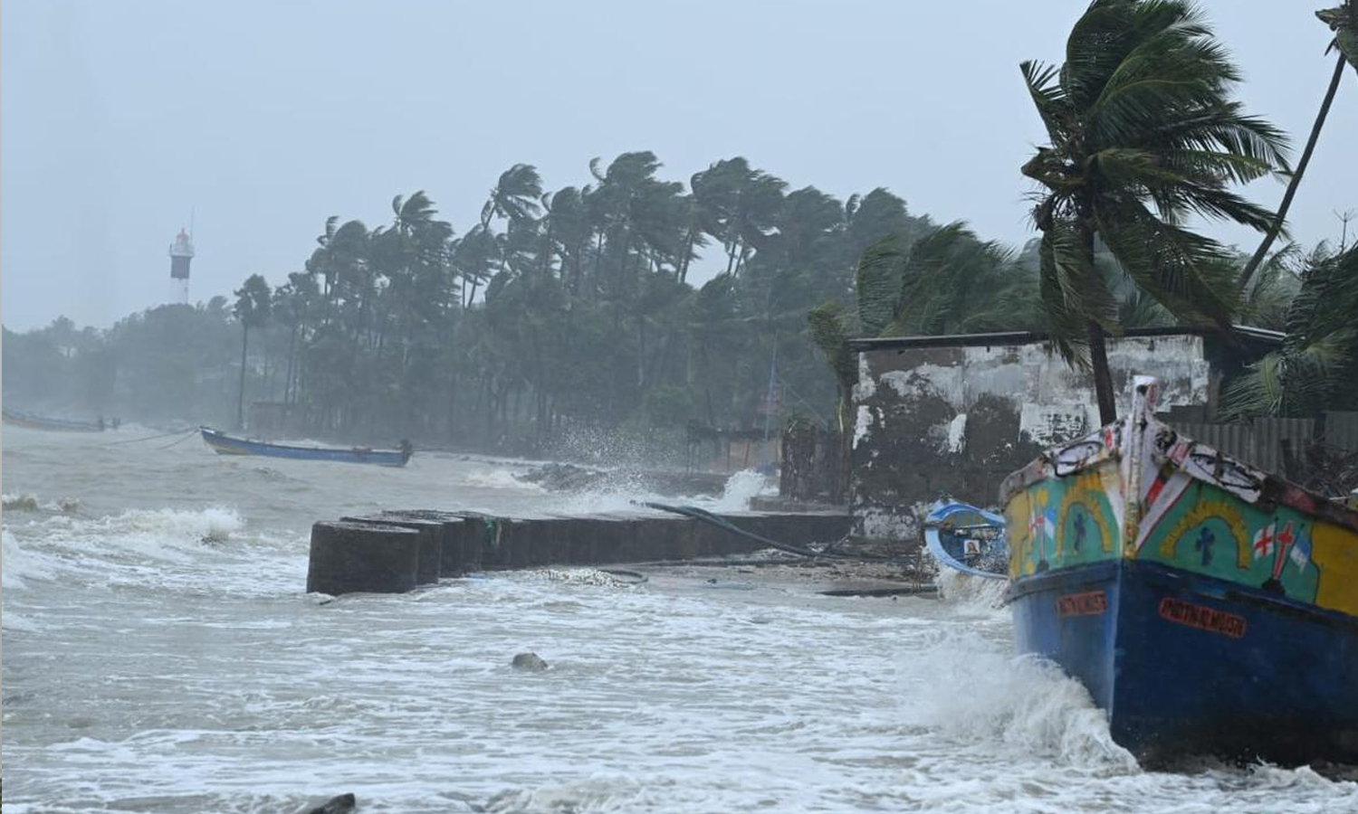 நகரும் வேகம் அதிகரிப்பு..! சென்னைக்கு 350 கி.மீ தொலைவில் 