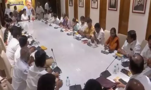 முதலமைச்சர் மு.க.ஸ்டாலின் தலைமையில் தி.மு.க. எம்.பி.க்கள் கூட்டம் தொடங்கியது