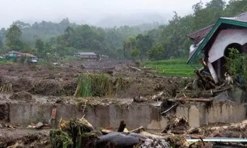 கனமழை, நிலச்சரிவால் தத்தளிக்கும் இலங்கை: பலி எண்ணிக்கை 123-ஆக உயர்வு