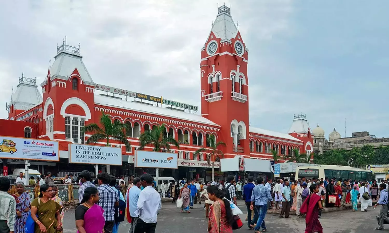 டிட்வா புயல்: சென்னை சென்ட்ரல், செங்கல்பட்டில் விபத்து நிவாரண ரெயில்கள் தயார் - தெற்கு ரெயில்வே