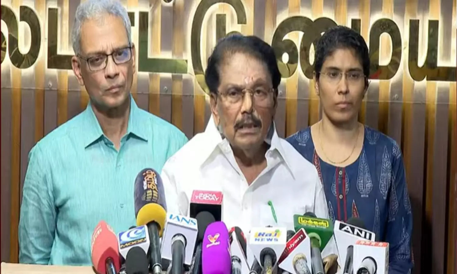 டிட்வா புயலின் தற்போதைய நிலை..!- அமைச்சர் கே.கே.எஸ்.எஸ்.ஆர். ராமச்சந்திரன் டிட்வா புயலின் தற்போதைய நிலை..!- அமைச்சர் கே.கே.எஸ்.எஸ்.ஆர். ராமச்சந்திரன்