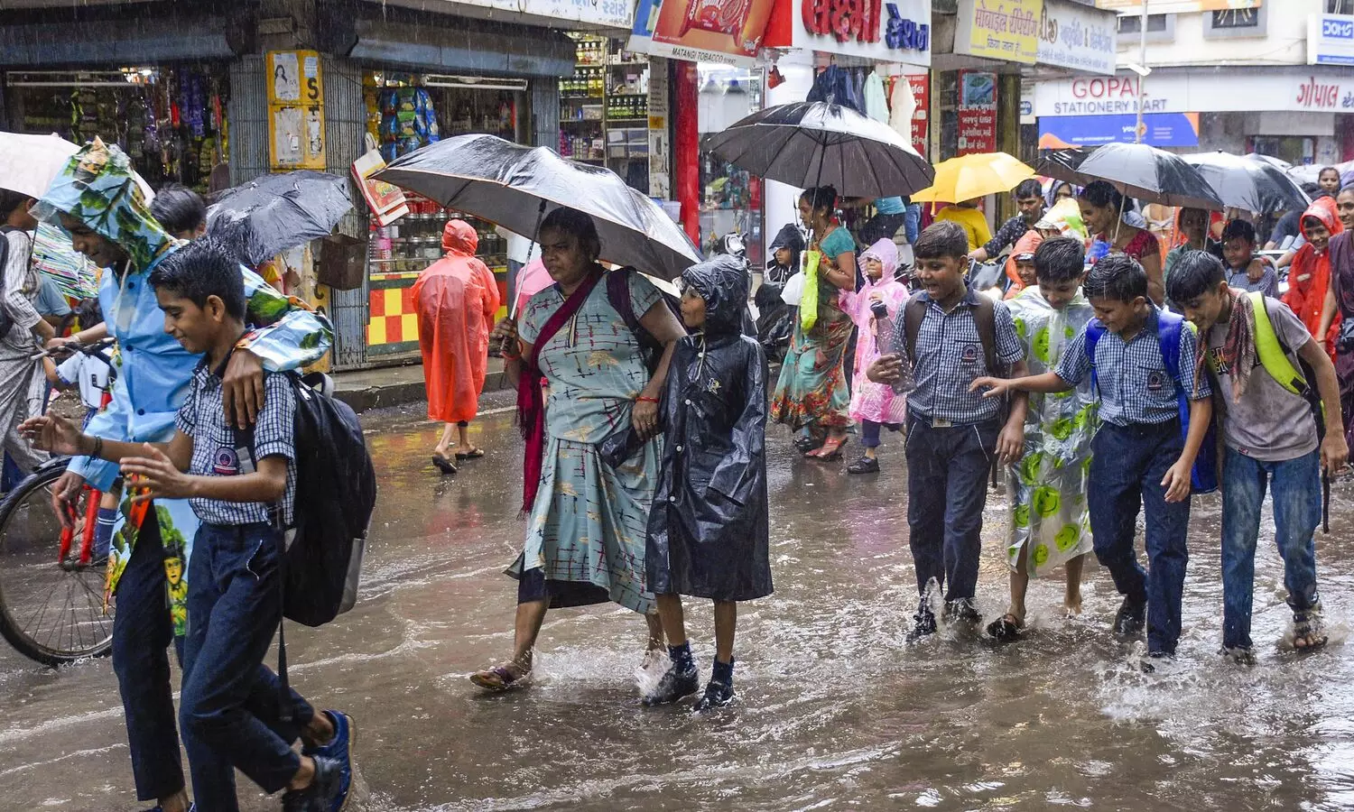 நாளை பள்ளிகளுக்கு மட்டும் விடுமுறை- எங்கு தெரியுமா? நாளை பள்ளிகளுக்கு மட்டும் விடுமுறை- எங்கு தெரியுமா?
