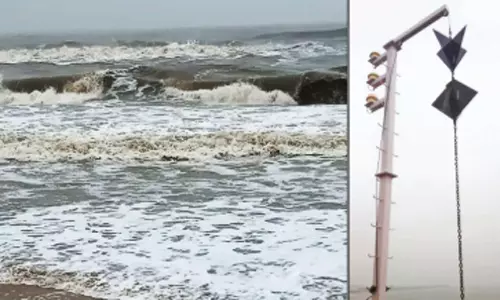 கடலூர், நாகை, புதுச்சேரி, காரைக்கால் துறைமுகங்களில் 5-ம் எண் புயல் எச்சரிக்கை கூண்டு ஏற்றம்