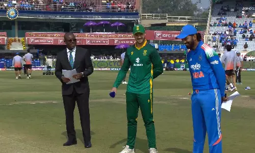 இந்தியாவிற்கு எதிரான முதல் ஒருநாள் போட்டி: டாஸ் வென்ற தென் ஆப்பிரிக்கா பந்துவீச்சு தேர்வு