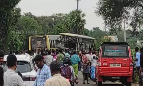 அரசு பேருந்துகள் நேருக்கு நேர் மோதி பயங்கர விபத்து- 11 பேர் உயிரிழப்பு