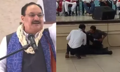 VIDEO: மயங்கி விழுந்த பாதுகாப்பு அதிகாரி.. சட்டை செய்யாமல் பேச்சை தொடர்ந்த நட்டா - காங்கிரஸ் விமர்சனம்