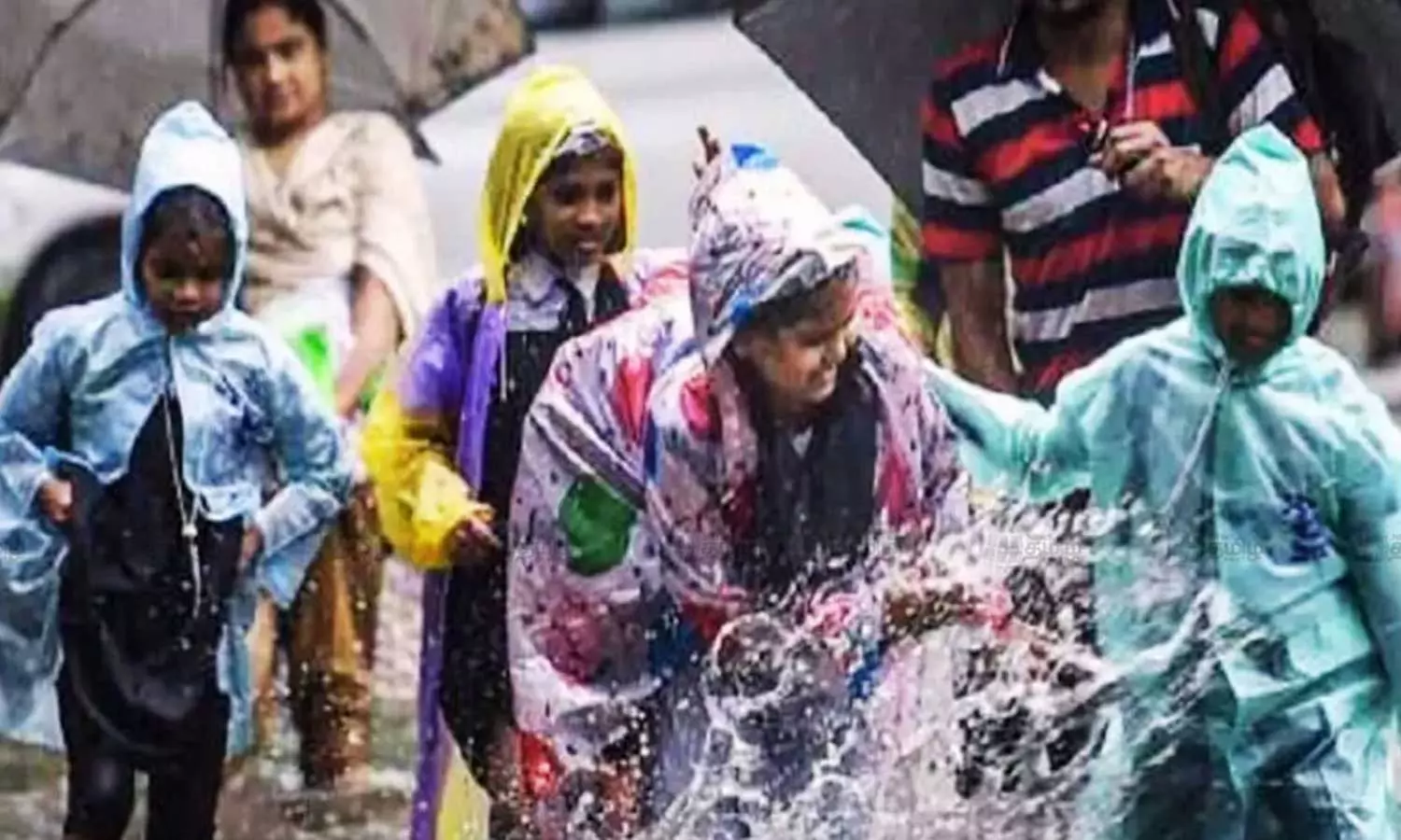 கனமழை எச்சரிக்கை காரணமாக இன்று பள்ளிகளுக்கு மட்டும் விடுமுறை - எங்கு தெரியுமா? கனமழை எச்சரிக்கை காரணமாக இன்று பள்ளிகளுக்கு மட்டும் விடுமுறை - எங்கு தெரியுமா?