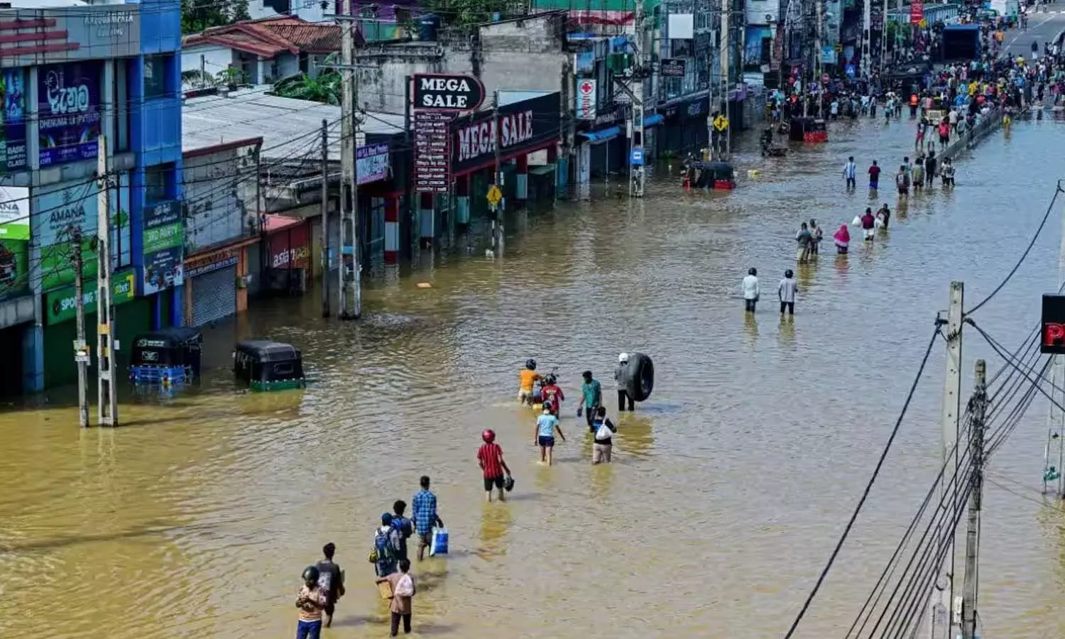 டிட்வா புயலால் உயிரிழந்தோர் எண்ணிக்கை 334 ஆக உயர்வு - இலங்கையில் அவசரநிலை அறிவிப்பு