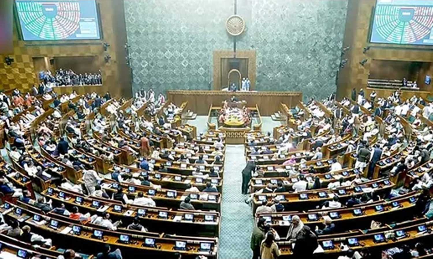 பரபரப்பான அரசியல் சூழலில் பாராளுமன்ற குளிா்கால கூட்டத்தொடா் தொடங்கியது