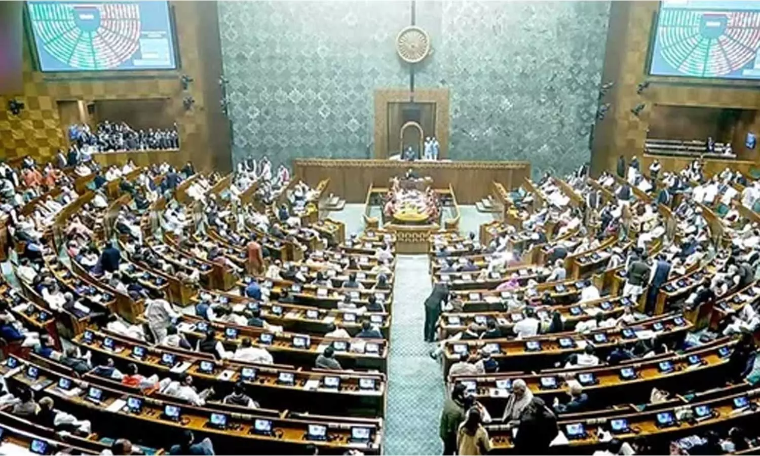 பரபரப்பான அரசியல் சூழலில் பாராளுமன்ற குளிா்கால கூட்டத்தொடா் தொடங்கியது