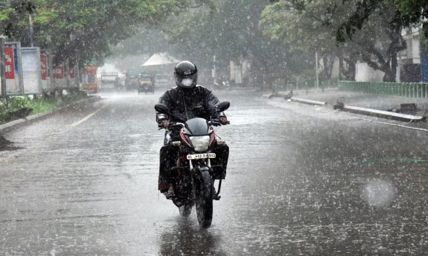 திருவள்ளூரில் கனமழை- அவசர உதவி எண்கள் அறிவிப்பு