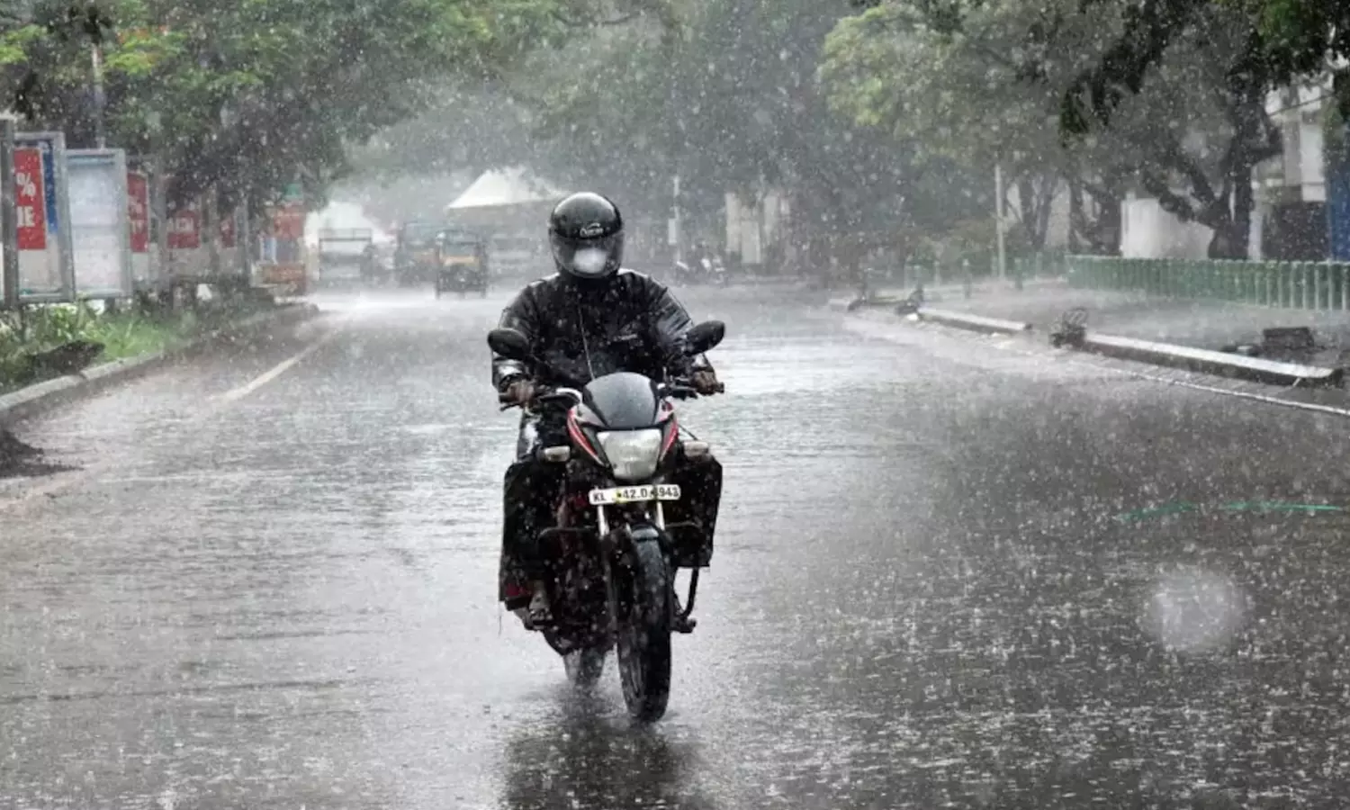 திருவள்ளூரில் கனமழை- அவசர உதவி எண்கள் அறிவிப்பு