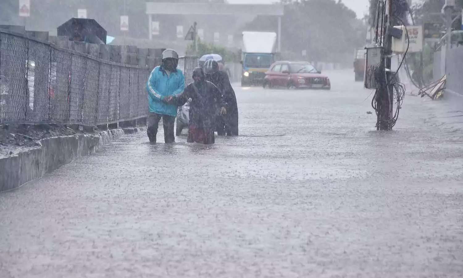 சென்னை, திருவள்ளூர் மாவட்டங்களுக்கு இன்று ரெட் அலர்ட்