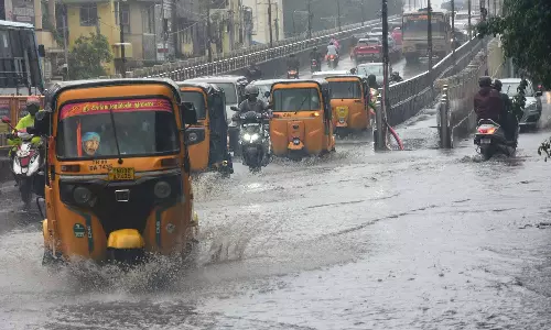 வலுவிழந்த டிட்வா புயல்: சென்னையில் அதிகரிக்கும் மழை - காரணம் என்ன?