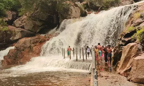 உடுமலை பஞ்சலிங்க அருவியில் சுற்றுலா பயணிகள் குளிக்க அனுமதி