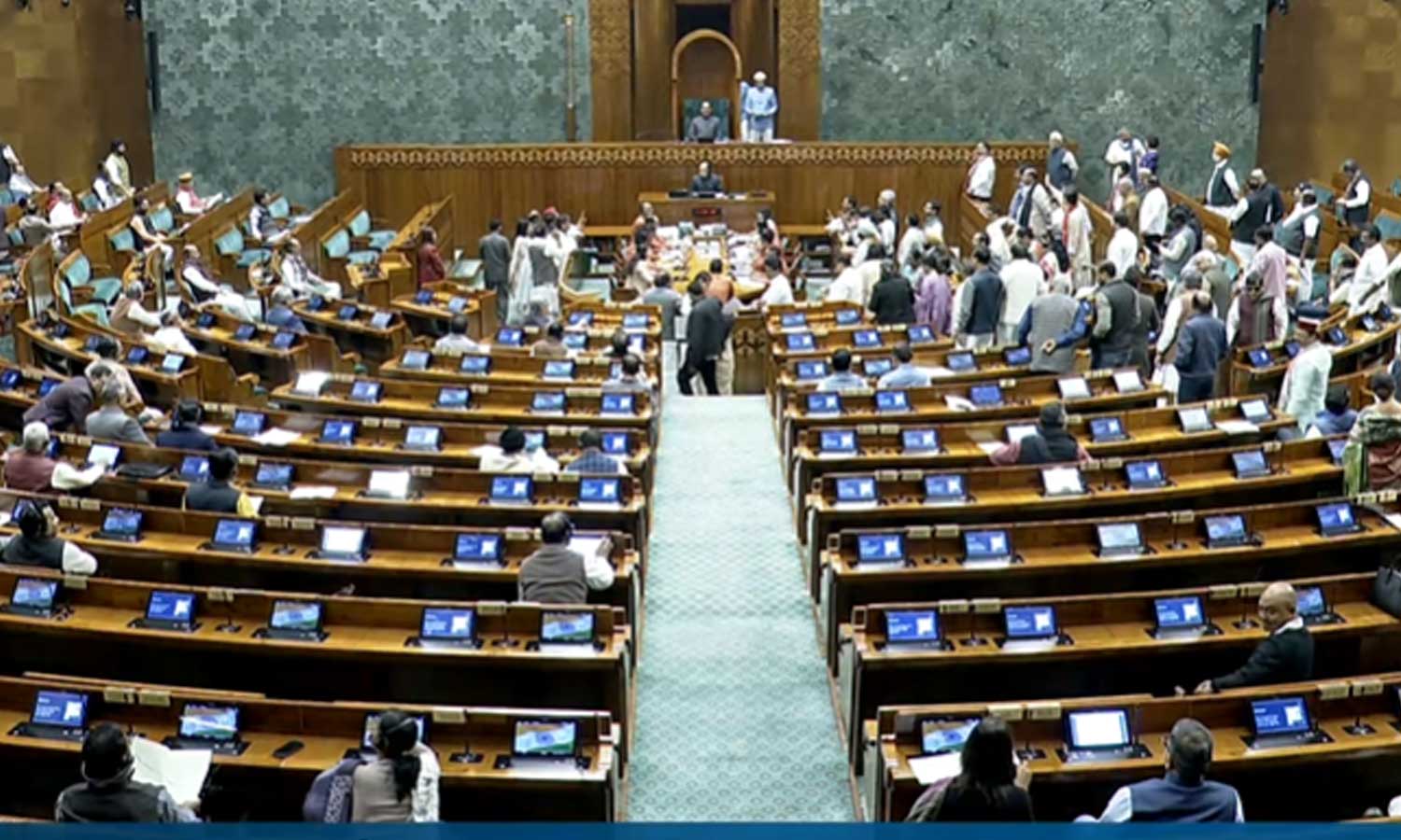 SIR குறித்து விவாதிக்க கோரி எதிர்க்கட்சிகள் அமளி: மக்களவை நண்பகல் 12 மணி வரை ஒத்திவைப்பு