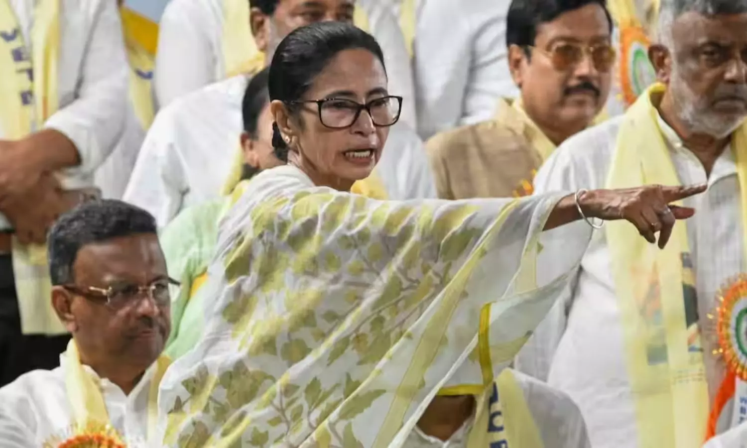 மேற்கு வங்கத்தில் SIR பணிகளால் உயிரிழந்த 39 பேர் குடும்பத்துக்கு தலா ரூ.2 லட்சம் நிவாரணம் - மம்தா அறிவிப்பு