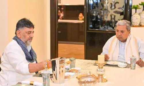 Breakfast 2.0: டி.கே. சிவக்குமார் வீட்டில் காலை உணவு சாப்பிட்ட சித்தராமையா - முடிவுக்கு வந்த மோதல்