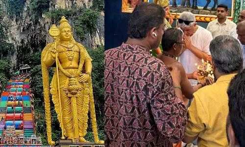 சேவல் கொடி பறக்குதடா... மலேசியாவில் உள்ள முருகன் கோவிலில் சாமி தரிசனம் செய்தார் அஜித்குமார்