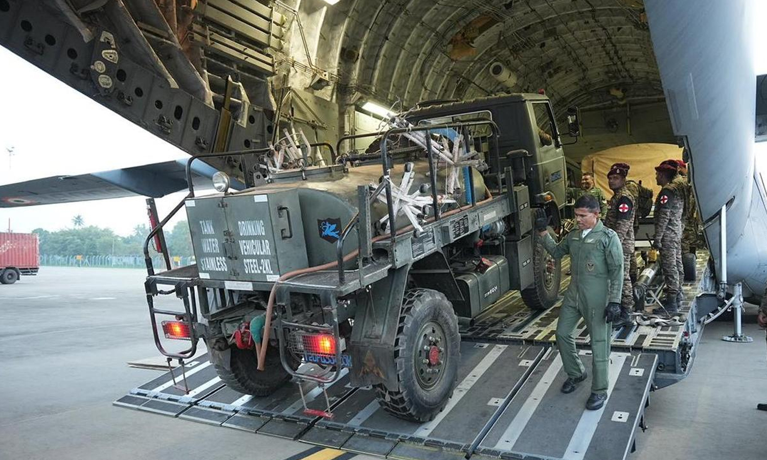 மழை- வெள்ளத்தால் பாதிப்பு: இலங்கைக்கு மருத்துவ குழுவை அனுப்பிய இந்தியா