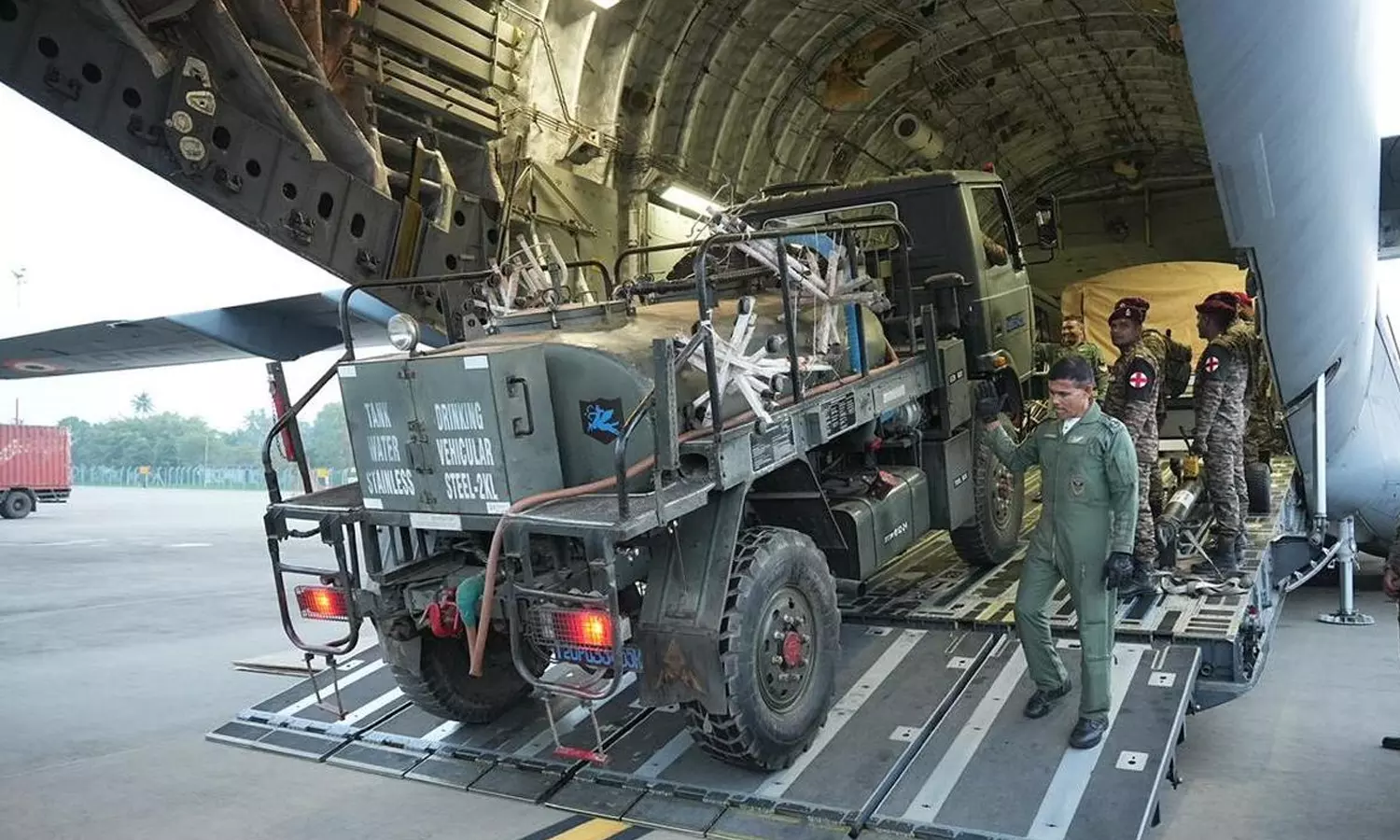 மழை- வெள்ளத்தால் பாதிப்பு: இலங்கைக்கு மருத்துவ குழுவை அனுப்பிய இந்தியா