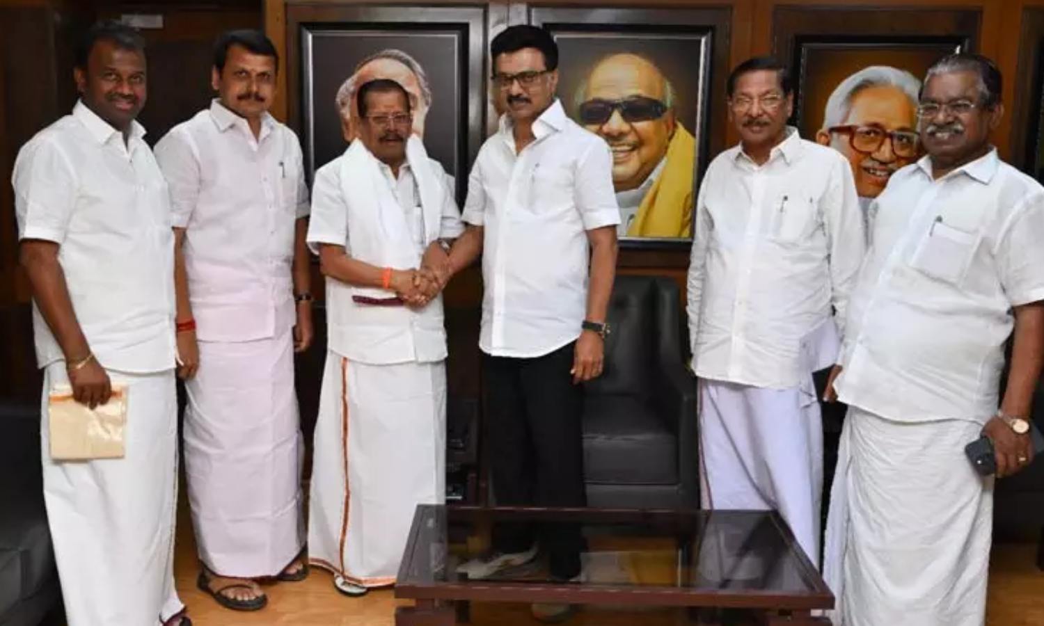 ஓபிஎஸ், இபிஎஸ்-ஐ துரோகி என விமர்சித்த அதிமுக முன்னாள் எம்எல்ஏ சின்னசாமி திமுகவில் இணைவு!