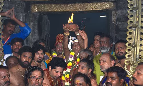 திருவண்ணாமலையில் இன்று மகாதீபம் - அதிகாலை பரணி தீபம் ஏற்றப்பட்டது