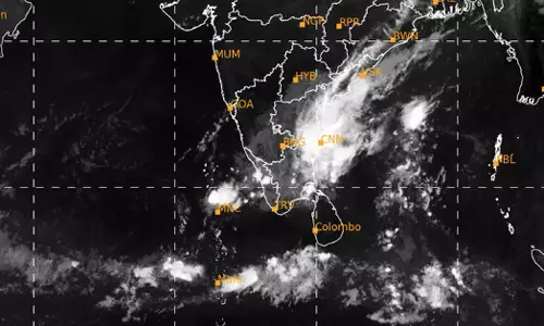 சென்னை அருகே மையம் கொண்டிருந்த காற்றழுத்த தாழ்வு மண்டலம் தாழ்வுப் பகுதியாக வலுவிழந்தது