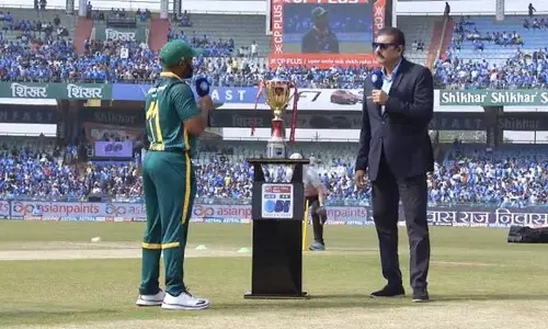 மீண்டும் டாஸில் தோல்வி: இந்தியாவுக்கு எதிரான 2-வது ஒருநாள் போட்டியில் தென் ஆப்பிரிக்கா பந்து வீச்சு தேர்வு