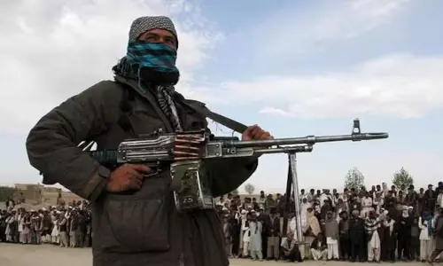 ஆப்கானிஸ்தானில் கொலை குற்றவாளிக்கு மரண தண்டனையை நிறைவேற்றிய 13 வயது சிறுவன்