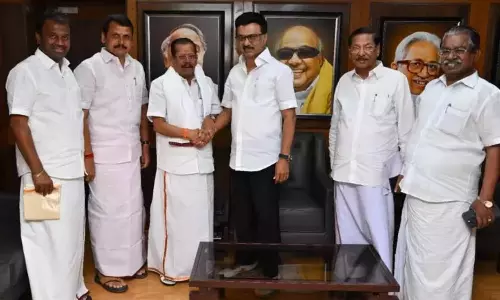 ஓபிஎஸ், இபிஎஸ்-ஐ துரோகி என விமர்சித்த அதிமுக முன்னாள் எம்எல்ஏ சின்னசாமி திமுகவில் இணைவு!