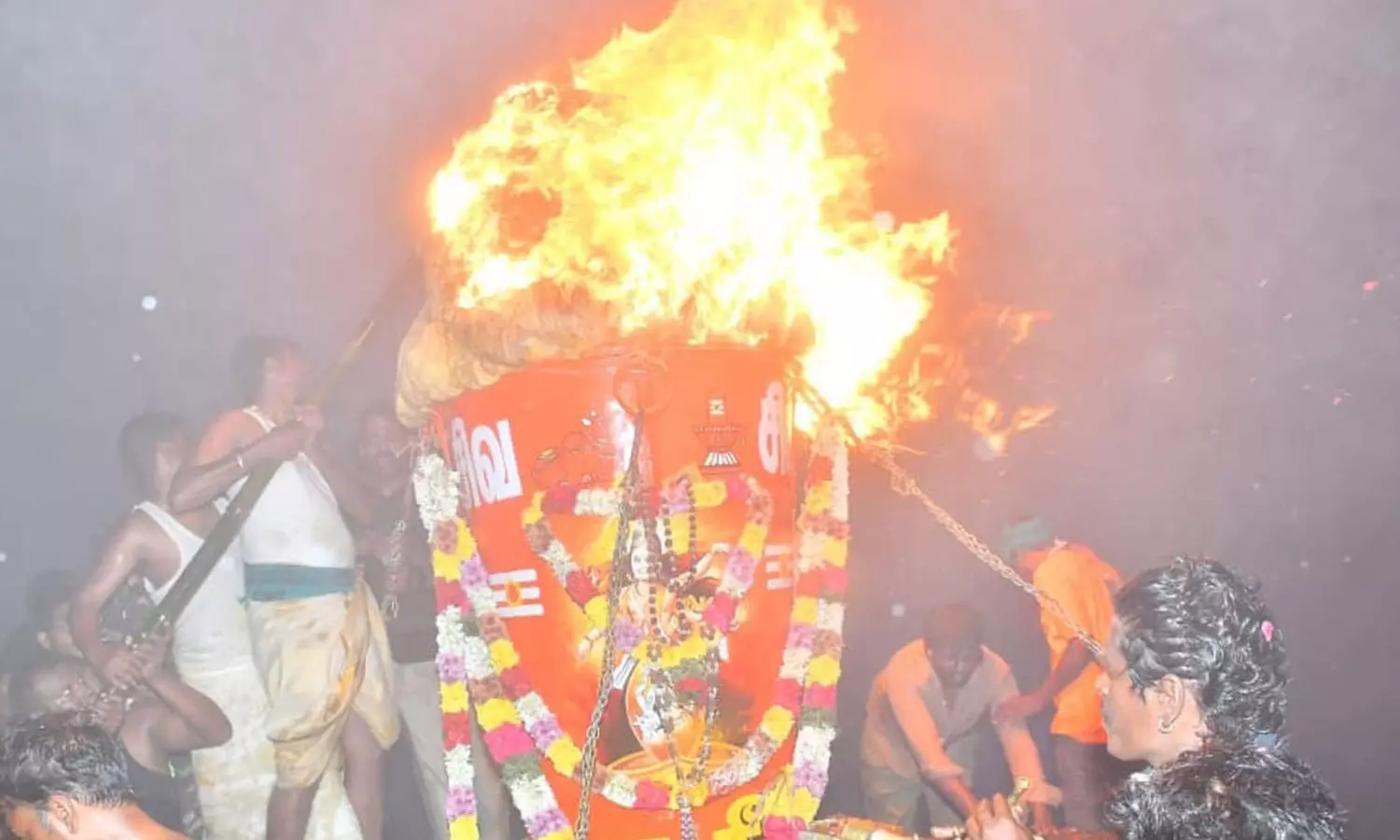 திருவண்ணாமலையில் 11 நாட்கள் காட்சி தரும் மகாதீபம்- 13-ந்தேதி வரை தரிசிக்கலாம் திருவண்ணாமலையில் 11 நாட்கள் காட்சி தரும் மகாதீபம்- 13-ந்தேதி வரை தரிசிக்கலாம்