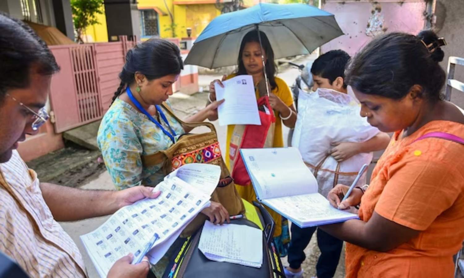 SIR  நடைமுறை - தமிழ்நாட்டில் 77.52 லட்சம் பேர் நீக்கப்பட வாய்ப்பு!
