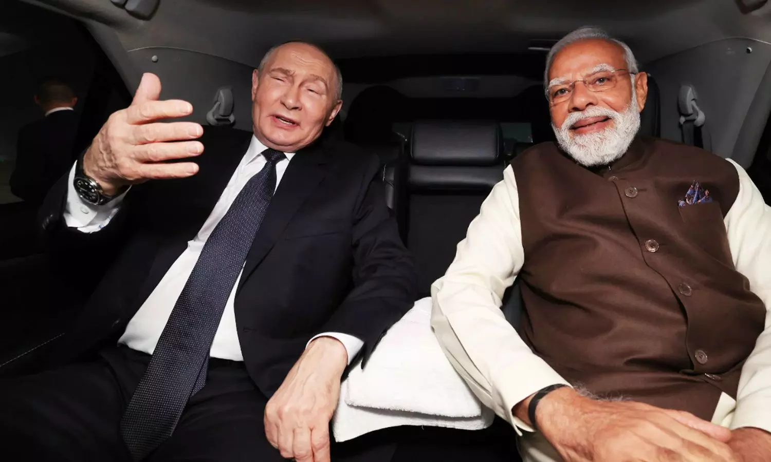 பிரதமர் இல்லத்தில் சுடச்சுட இரவு விருந்து.. ஒரே காரில் ஒன்றாக சென்ற புதின் - மோடி பிரதமர் இல்லத்தில் சுடச்சுட இரவு விருந்து.. ஒரே காரில் ஒன்றாக சென்ற புதின் - மோடி