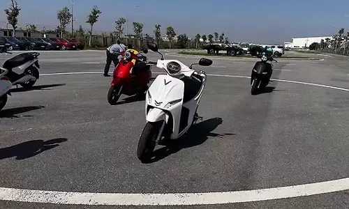 கார்களை தொடர்ந்து இ ஸ்கூட்டர்கள்... அடுத்த அதிரடிக்கு ரெடியாகும் வின்ஃபாஸ்ட்..?