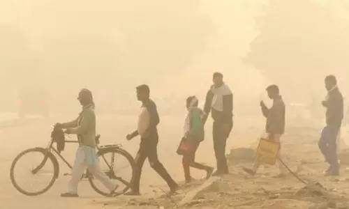 டெல்லியில் காற்று மாசு காரணமாக 2 லட்சம் பேருக்கு சுவாச கோளாறு - மாநிலங்களவையில் மத்திய அரசு தகவல்