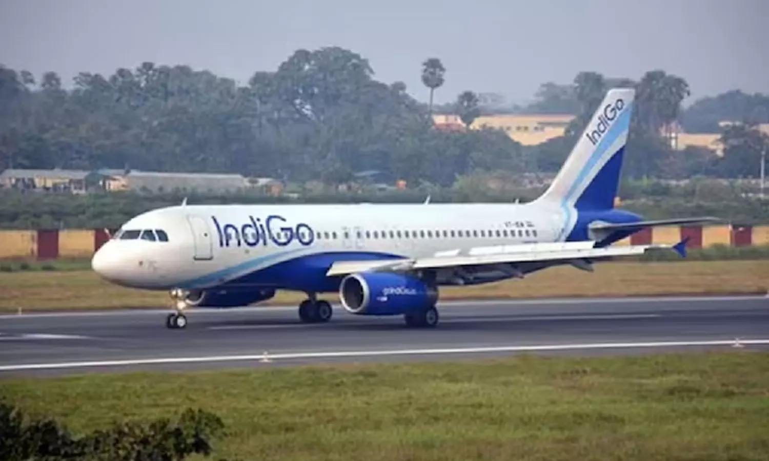 சென்னையில் 65 இண்டிகோ விமானங்களின் சேவை ரத்து- பயணிகள் அவதி